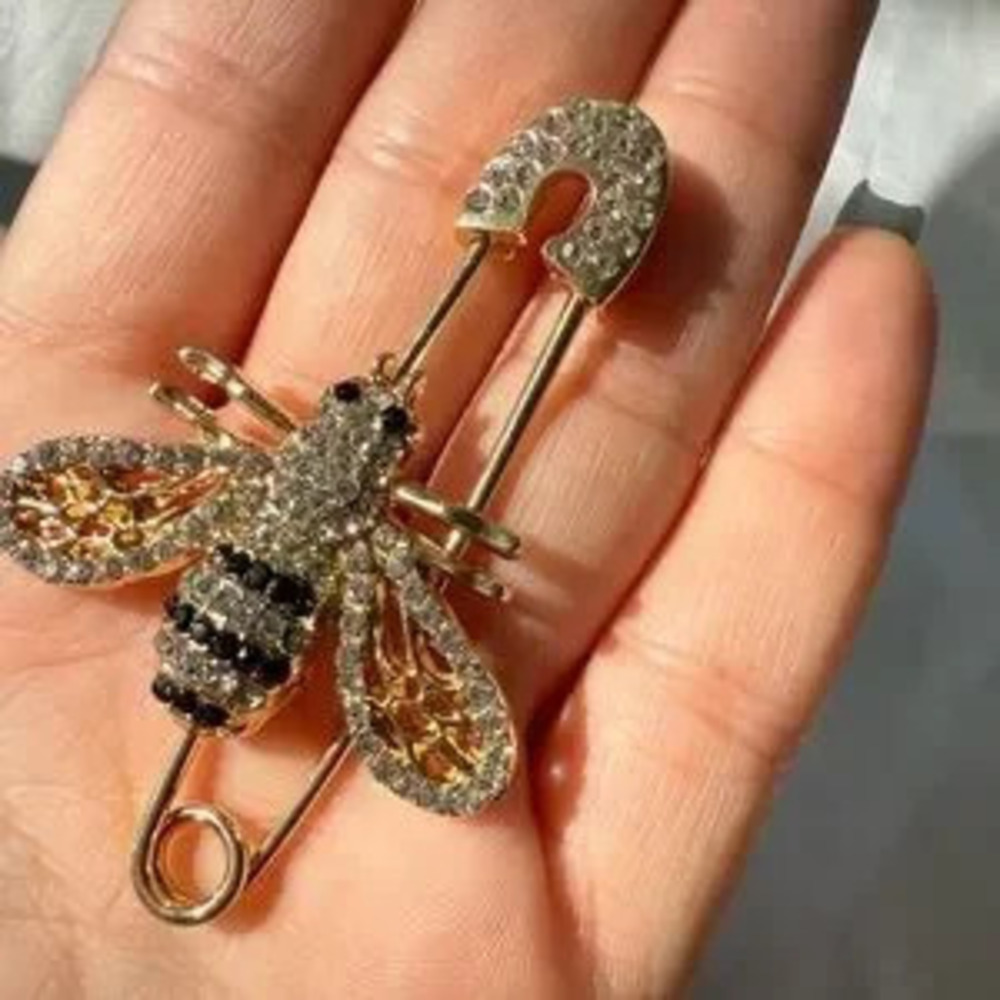 !!! Anthropologie Queen Bee luxury vintage Brooch